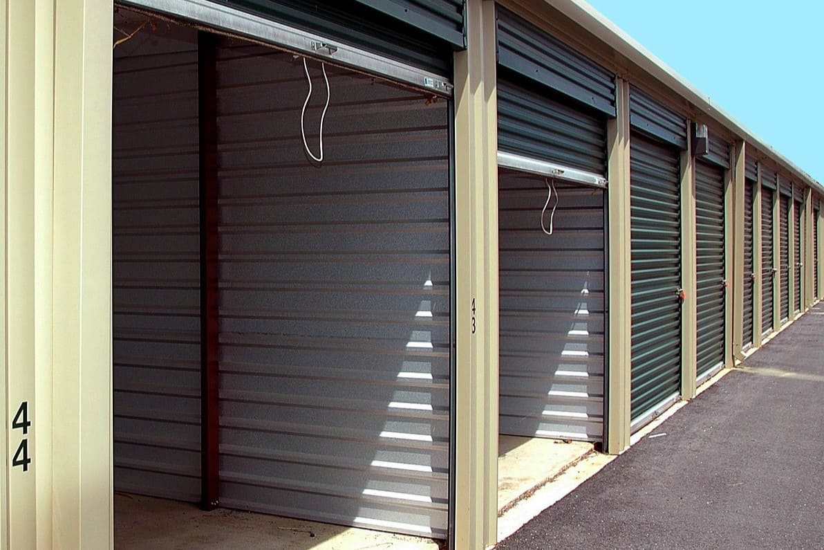 storage-warehouse-2089775_1280 (1)